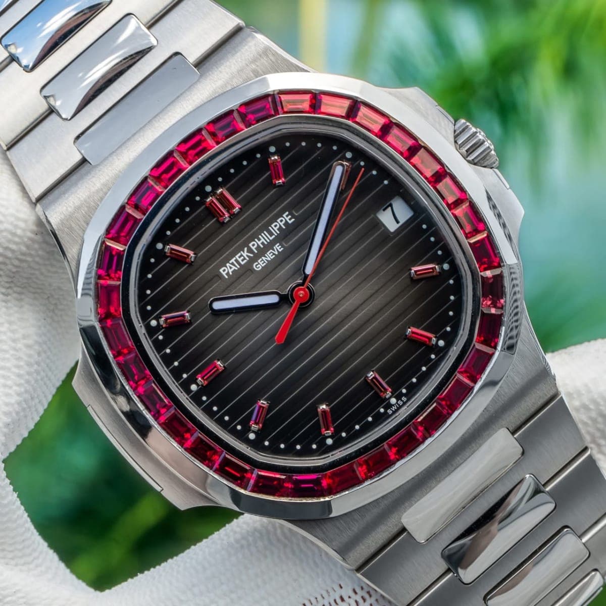 Patek Philippe 2025 PP 5711/112p Nautilus Ruby 40mm